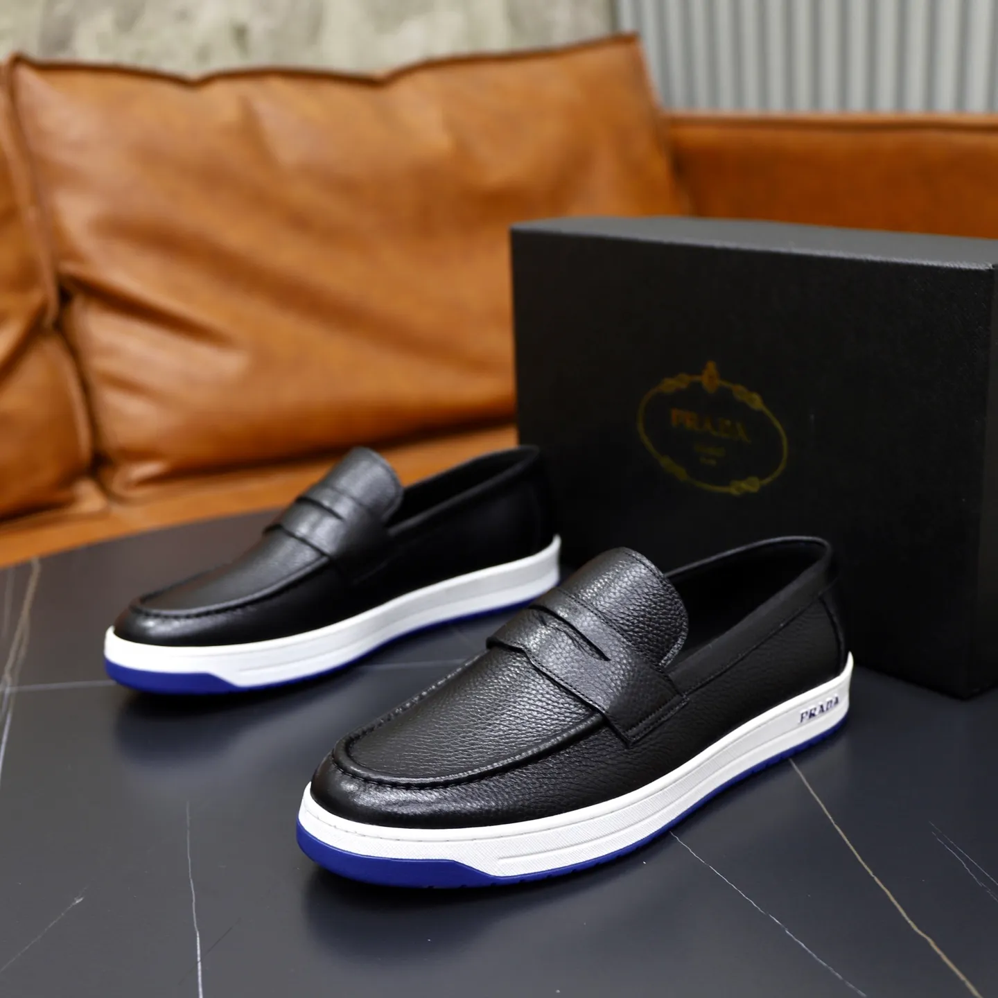 Factory price: 💰640 Prada classic men’s lace-up casual shoes | Imported cowhide upper | Upper stitching layered design, light and breathable | Soft and comfortable | Decorated with PRADA letters on the side | Distinctive sports style, showing the brand style | Lightweight concave and convex pattern rubber soles | Matched with cowhide foot pad lining | Excellent foot feel, fashionable and elegant | Size: 38-44 (45 customized)